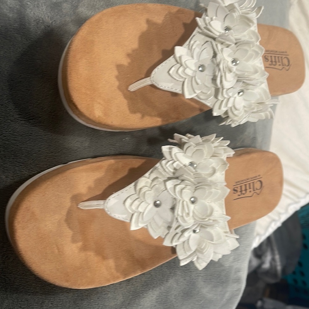 New white flowers cliffs sandals